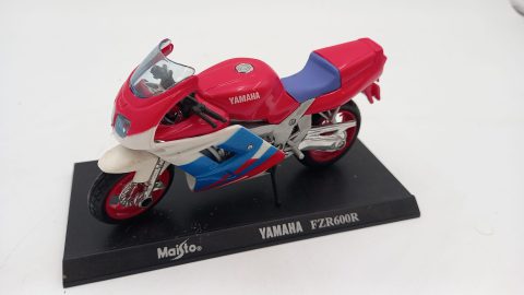 Maisto Yamaha FZR 600R 1/24, senza scatola originale