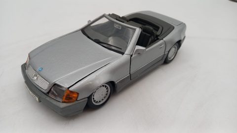 Maisto Mercedes-Benz 500 SL1989 1/24, senza scatola originale