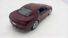 Maisto Chevrolet Camaro 2010 1/24, lieve fioritura della vernice ma ottime condizioni, senza scatola originale - foto 2