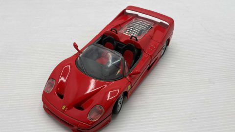 Maisto Ferrari F50 Shell 1/24, segni di usura del tempo, parabrezza danneggiato, senza scatola originale
