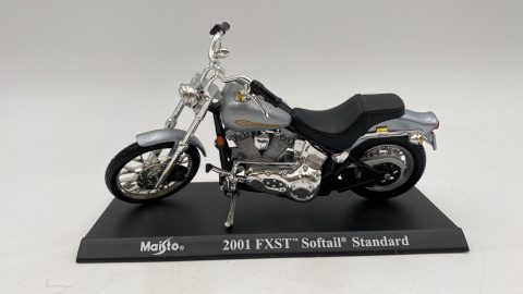Harley Davidson FXST Softail Standard del 2001 1/18 senza scatola originale