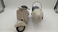 Maisto Vespa 150 VL1T con sidecar 1/6, manopole scolorite, ruota posteriore Vespa storta, senza scatola originale - foto 5