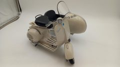 Maisto Vespa 150 VL1T con sidecar 1/6, manopole scolorite, ruota posteriore Vespa storta, senza scatola originale - scala 1:6