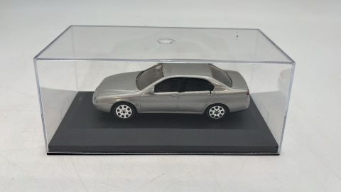 Majorette Alfa Romeo 166 1/43 senza scatola