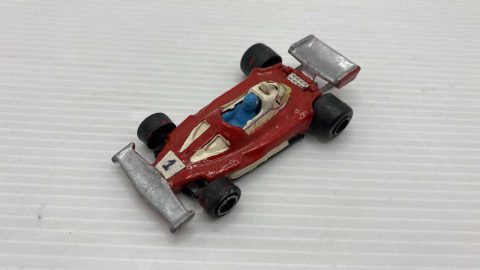 Majorette Ferrari 312 T2 F1 1/50, buone condizioni, senza scatola originale, segni di usura del tempo