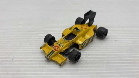 Majorette Racing F1 1/55, senza scatola originale, segni di usura del tempo, alettone posteriore danneggiato