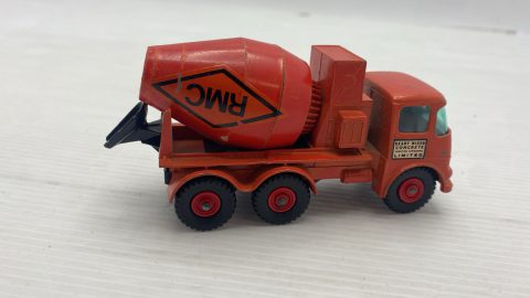 Matchbox Ready Mix concrete truck Autobetoniera per calcestruzzo pronto all'uso 1/43, pneumatico mancante