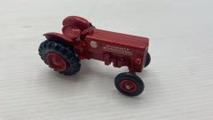 Matchbox trattore Mc Cormick International 1/43 senza scatola originale, vernice leggermente rovinata - scala 1:43