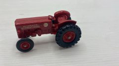 Matchbox trattore Mc Cormick International 1/43 senza scatola originale, vernice leggermente rovinata - foto 2