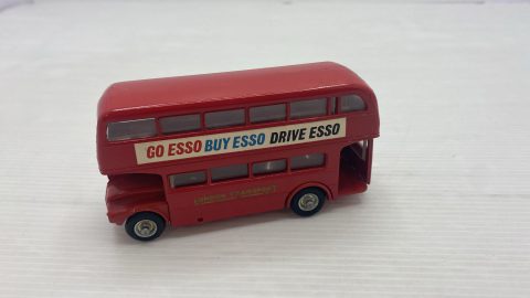 Budgie Toy A.E.C. "Routemaster" Esso 64 seater, autobus inglese a due piani, 64 posti, 1/76 senza scatola originale