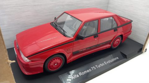 Modelcar Group Alfa Romeo 75 Turbo Evoluzione 1987 1/18
