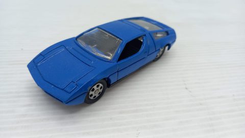 Mebetoys Maserati Bora 1/43, normali segni del tempo ma ottime condizioni, senza scatola originale