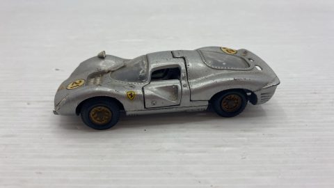 Mercury Ferrari 330 P4 1/43 modellino vissuto e con segni di usura e vernice rovinata, specchietto mancante senza scatola originale