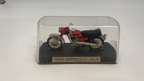 Mercury Yamaha Scrambler 350 cc. 1/18