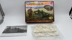 Mirage Hobby Tankietka AMR-UE 1/35 - scala 1:35