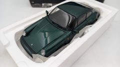 Minichamps Porsche 911 Carrera Coupe 1983 1/18, confezione lievemente usurata - scala 1:18