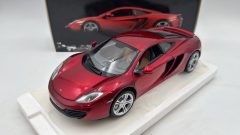 Minichamps McLaren MP4-12C 2011 1/18 - scala 1:18