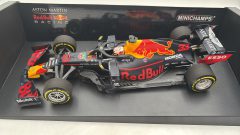 Minichamps Red Bull Racing RB15 Verstappen Winner Brazil GP 2019 1/18 - foto 3