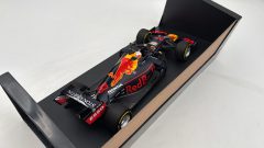 Minichamps Red Bull Racing RB15 Verstappen Winner Brazil GP 2019 1/18 - foto 5