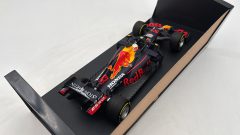 Minichamps Aston Martin Red Bull Racing RB16 Verstappen Winner Abu Dhabi GP 2020 1/18 - foto 5