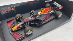 Minichamps Aston Martin Red Bull Racing RB16 Verstappen Winner Abu Dhabi GP 2020 1/18 - scala 1:18