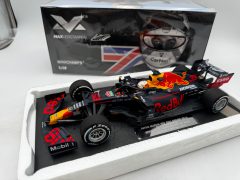 Minichamps Aston Martin Red Bull Racing RB16 M. Verstappen Winner 70th Anniversary GP 2020 1/18 - scala 1:18