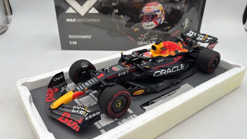 Minichamps Oracle Red Bull Racing RB18 Verstappen Winner Dutch GP 2022 1/18