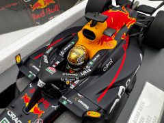 Minichamps Oracle Red Bull Racing RB18 Verstappen Winner Mexico GP 2022 1/18 - foto 3