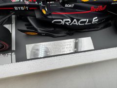Minichamps Oracle Red Bull Racing RB19 Verstappen Winner Spanish GP 2023 1/18 Serie Max Verstappen Webshop - foto 2