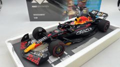 Minichamps Oracle Red Bull Racing RB19 Verstappen Winner British GP 2023 1/18 Serie Max Verstappen Webshop - scala 1:18