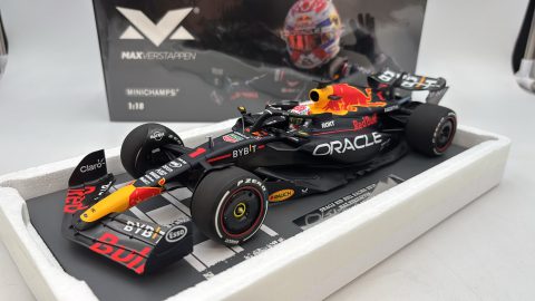 Minichamps Oracle Red Bull Racing RB19 Verstappen Winner Italian GP 2023 1/18