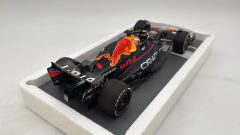 Minichamps Oracle Red Bull Racing RB19 Verstappen Winner Italian GP 2023 1/18 - foto 6