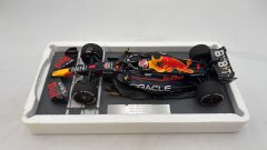 Minichamps Oracle Red Bull Racing RB19 Verstappen Winner Italian GP 2023 1/18 - foto 4