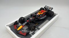 Minichamps Oracle Red Bull Racing RB19 Verstappen Winner Italian GP 2023 1/18 - foto 3