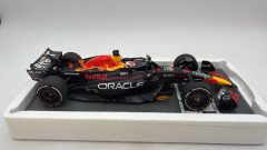 Minichamps Oracle Red Bull Racing RB19 Verstappen Winner Italian GP 2023 1/18 - foto 5