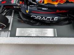 Minichamps Oracle Red Bull Racing RB20 Verstappen Winner Emilia-romagna GP 2024 1/18 - foto 5