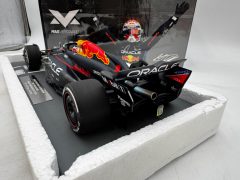 Minichamps Oracle Red Bull Racing RB20 Verstappen Winner Emilia-romagna GP 2024 1/18 - foto 4