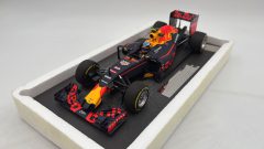 Minichamps Red Bull Racing Tag Heuer RB12 Verstappen 1st F1 Win Spanish GP 2016 1/18 - foto 3