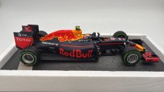 Minichamps Red Bull Racing Tag Heuer RB12 Verstappen 3rd Brazilian GP 2016 1/18 - foto 5