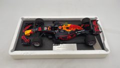 Minichamps Red Bull Racing Tag Heuer RB13 Verstappen Winner Mexican GP 2017 1/18 - foto 4