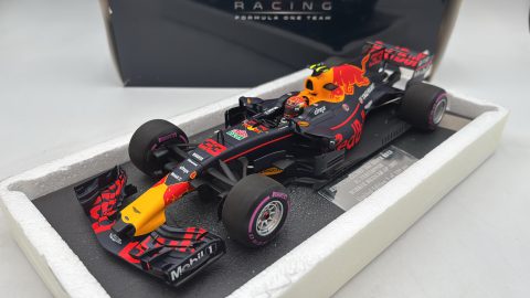 Minichamps Red Bull Racing Tag Heuer RB13 Verstappen Winner Mexican GP 2017 1/18