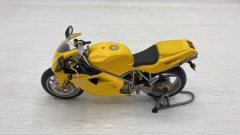 Minichamps Ducati 996 Biposto Yellow 1/12 - foto 4