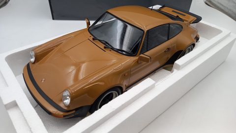 Minichamps Porsche 911 Turbo 1977 1/12