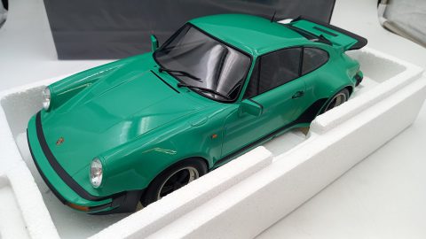 Minichamps Porsche 911 turbo 1977 1/12