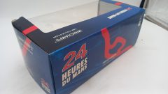 Minichamps Peugeot 908 HDI FAP winners Le Mans 2009 1/18, confezione usurata - foto 8