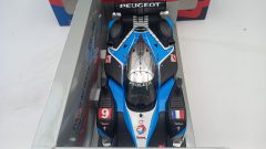 Minichamps Peugeot 908 HDI FAP winners Le Mans 2009 1/18, confezione usurata - foto 2