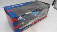 Minichamps Peugeot 908 HDI FAP winners Le Mans 2009 1/18, confezione usurata - foto 7