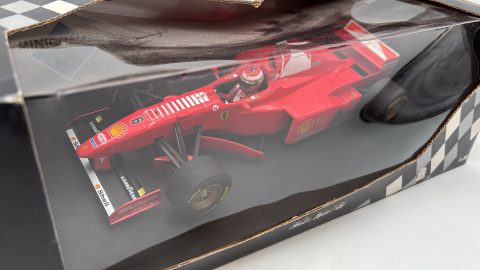 Minichamps Ferrari F310B 1997 E. Irvine 1/18 scatola rovinata