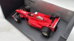 Minichamps Ferrari F300 E. Irvine 1998 1/18 scatola leggermente usurata - foto 3