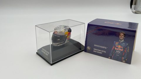 Minichamps casco helmet Arai Sebastian Vettel Shangai 2009 1/8